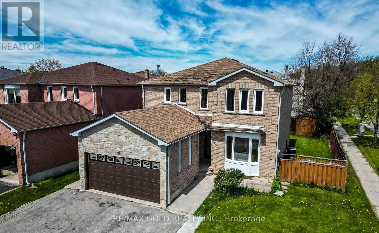 92 Moffatt Avenue, Brampton, Ontario  L6Y 4K8 - Photo 3 - W13228276