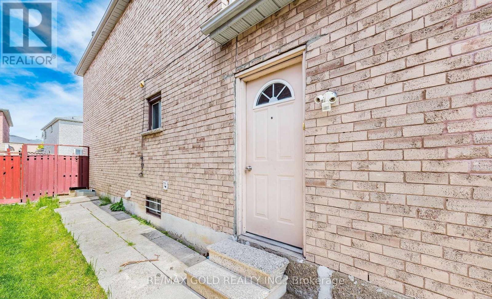 92 Moffatt Avenue, Brampton, Ontario  L6Y 4K8 - Photo 35 - W13228276