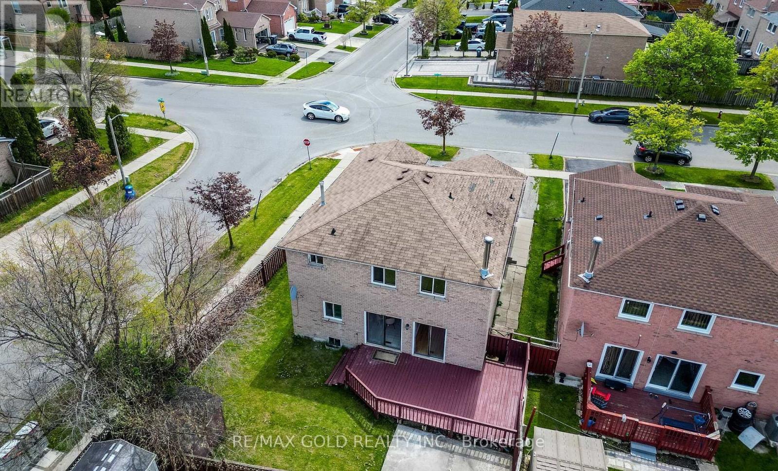 92 Moffatt Avenue, Brampton, Ontario  L6Y 4K8 - Photo 36 - W13228276