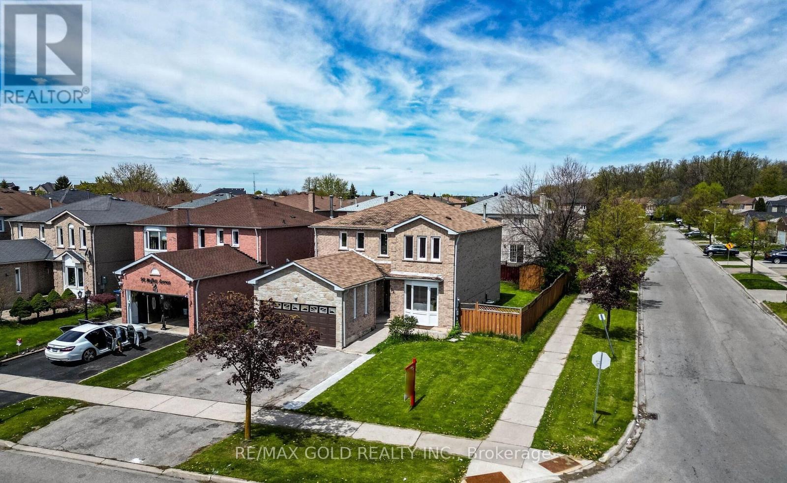 92 Moffatt Avenue, Brampton, Ontario  L6Y 4K8 - Photo 4 - W13228276