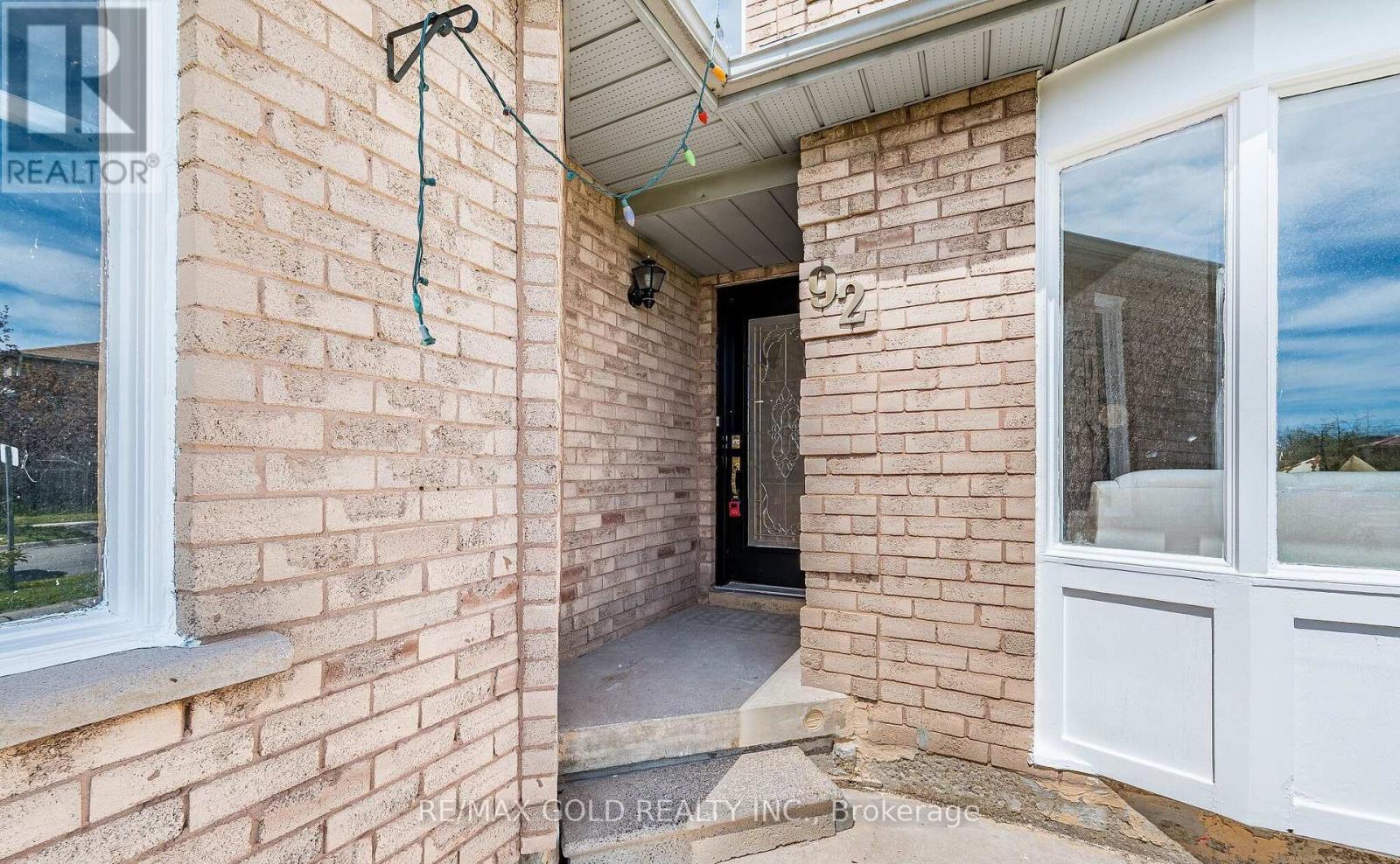 92 Moffatt Avenue, Brampton, Ontario  L6Y 4K8 - Photo 5 - W13228276