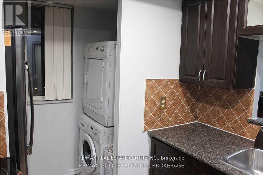 1110 - 265 Enfield Place, Mississauga, Ontario  L5B 3Y6 - Photo 3 - W13228280