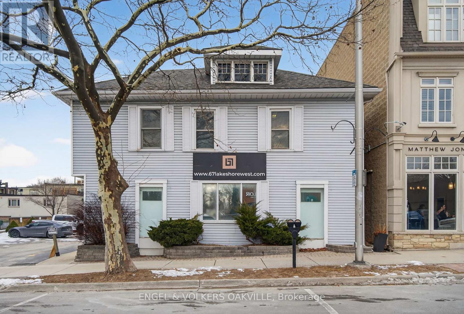 67 LAKESHORE ROAD W, Oakville, Ontario