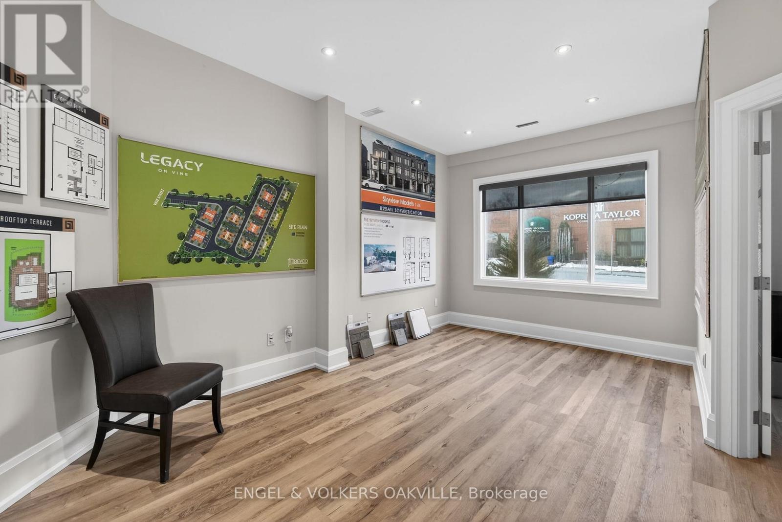 67 Lakeshore Road W, Oakville, Ontario  L6K 1C9 - Photo 11 - W13228298