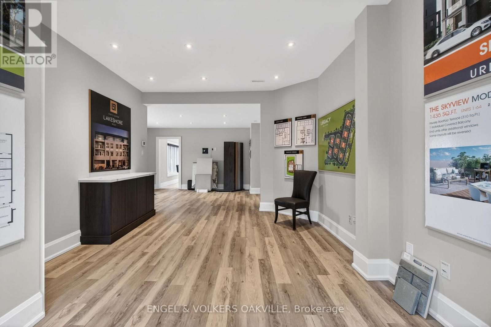 67 Lakeshore Road W, Oakville, Ontario  L6K 1C9 - Photo 12 - W13228298