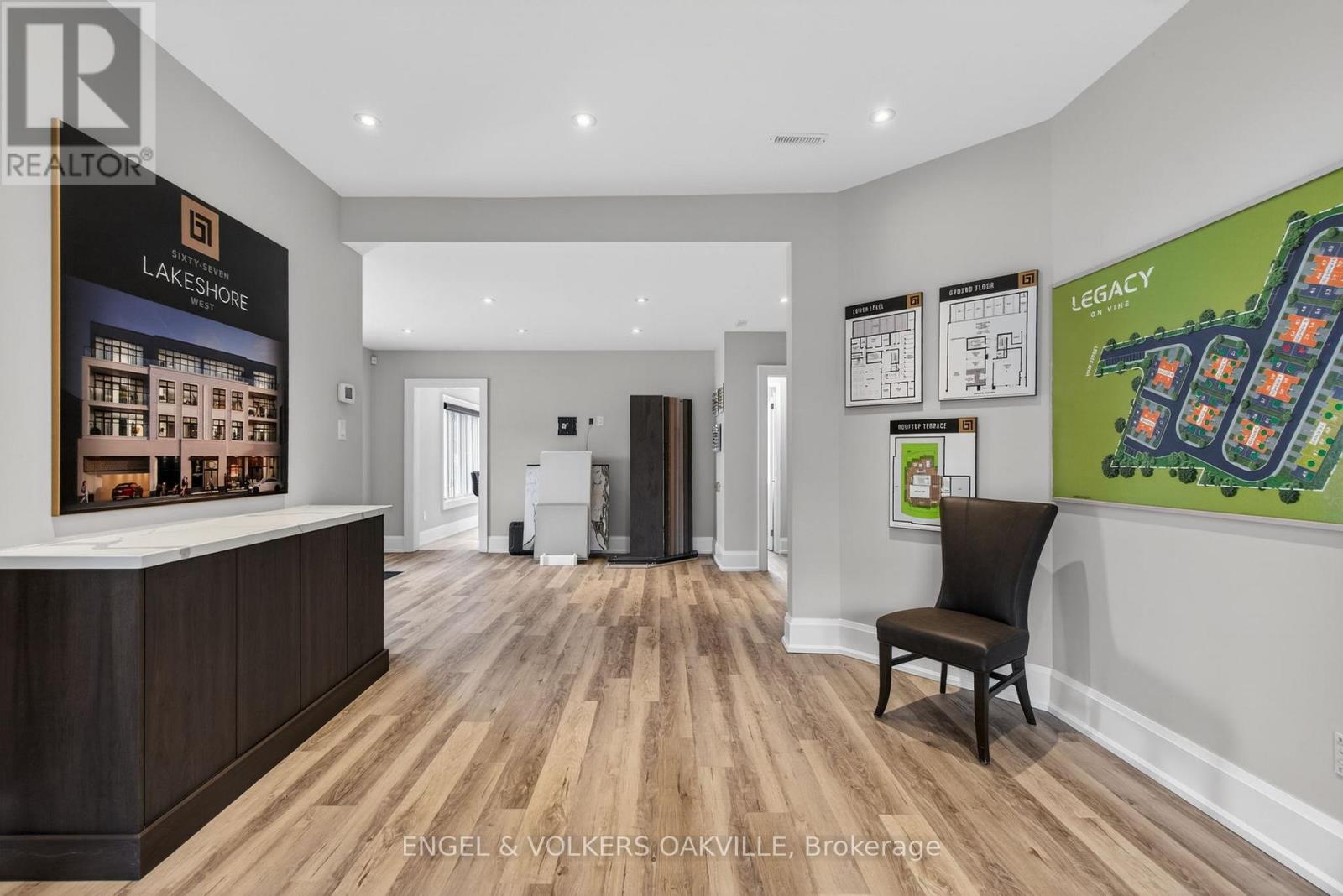67 Lakeshore Road W, Oakville, Ontario  L6K 1C9 - Photo 13 - W13228298