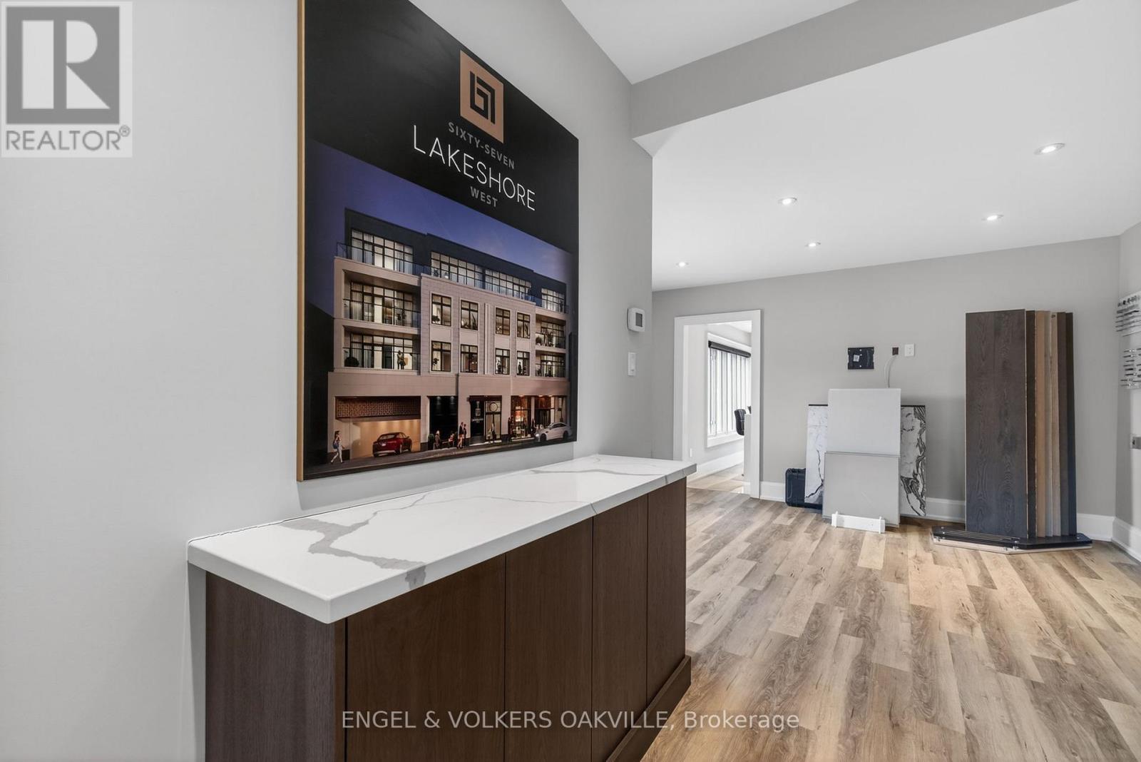 67 Lakeshore Road W, Oakville, Ontario  L6K 1C9 - Photo 14 - W13228298