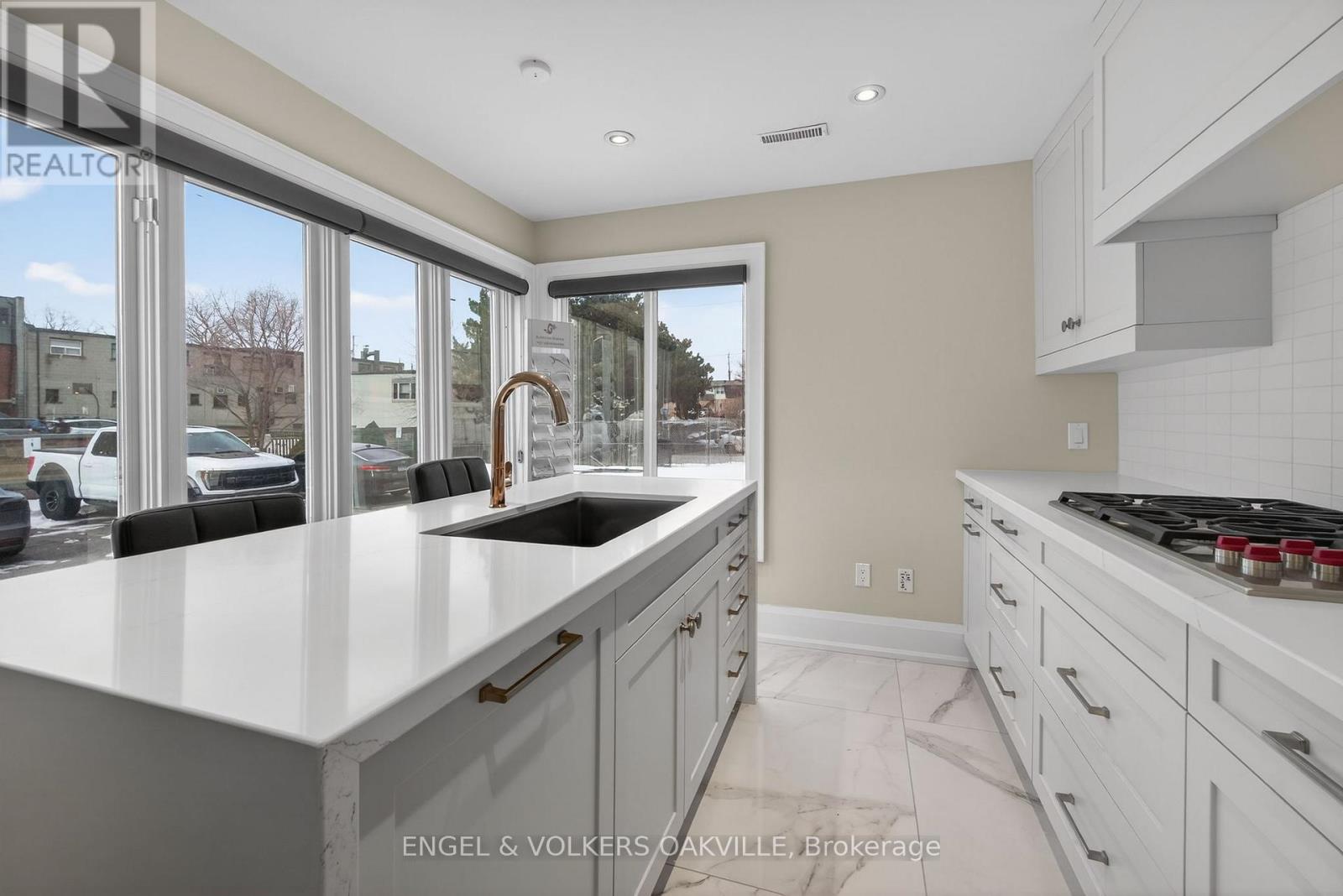 67 Lakeshore Road W, Oakville, Ontario  L6K 1C9 - Photo 17 - W13228298