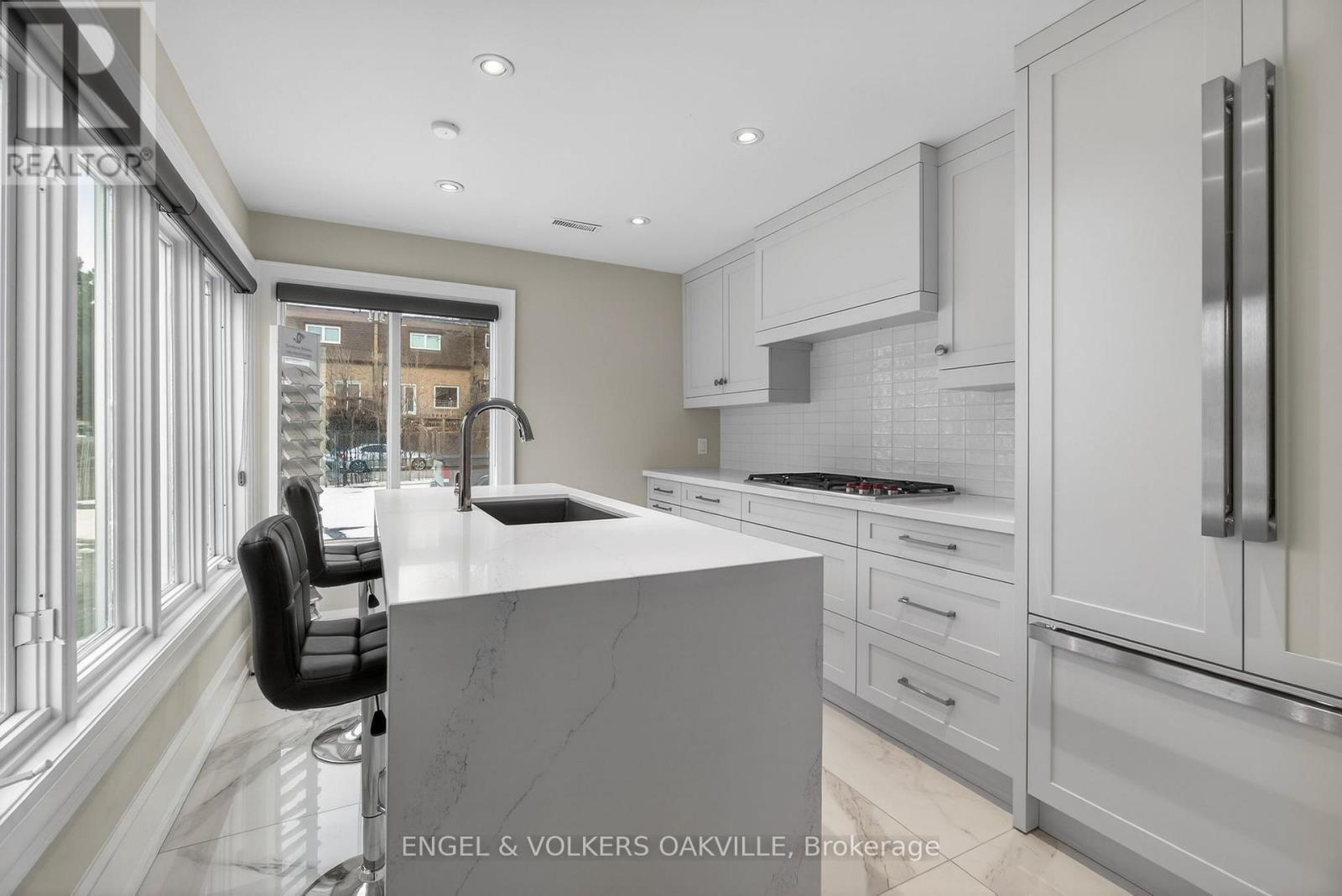 67 Lakeshore Road W, Oakville, Ontario  L6K 1C9 - Photo 18 - W13228298