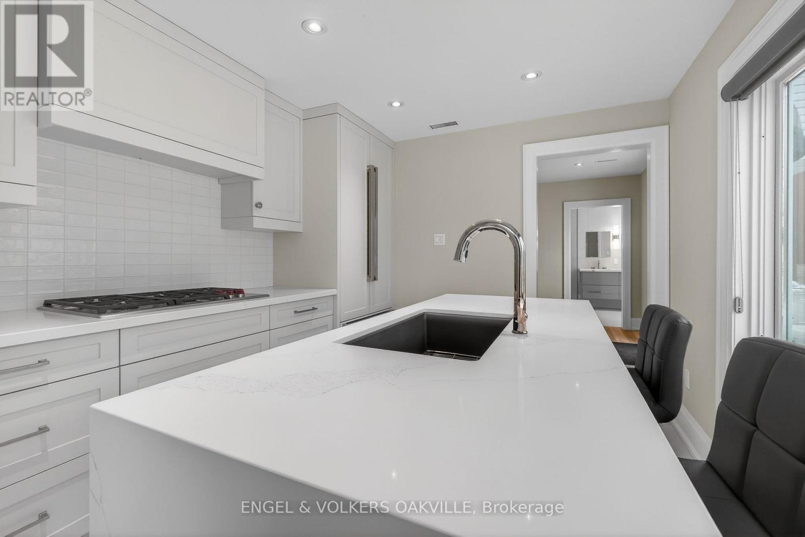 67 Lakeshore Road W, Oakville, Ontario  L6K 1C9 - Photo 19 - W13228298