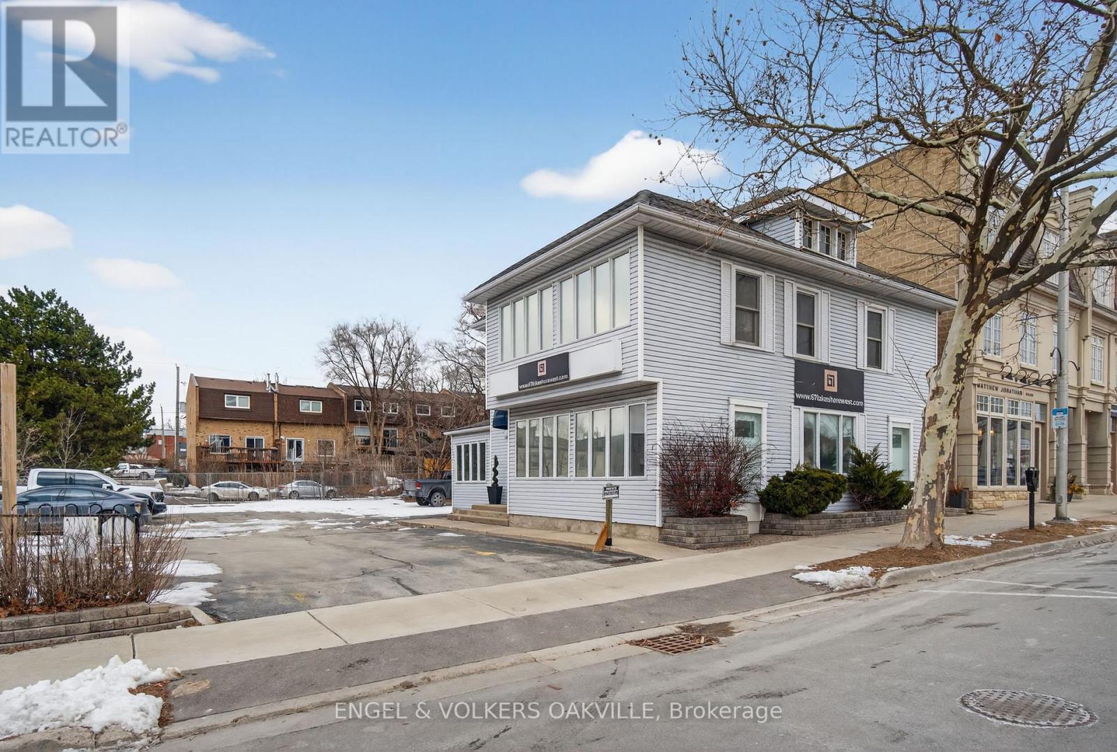 67 Lakeshore Road W, Oakville, Ontario  L6K 1C9 - Photo 3 - W13228298