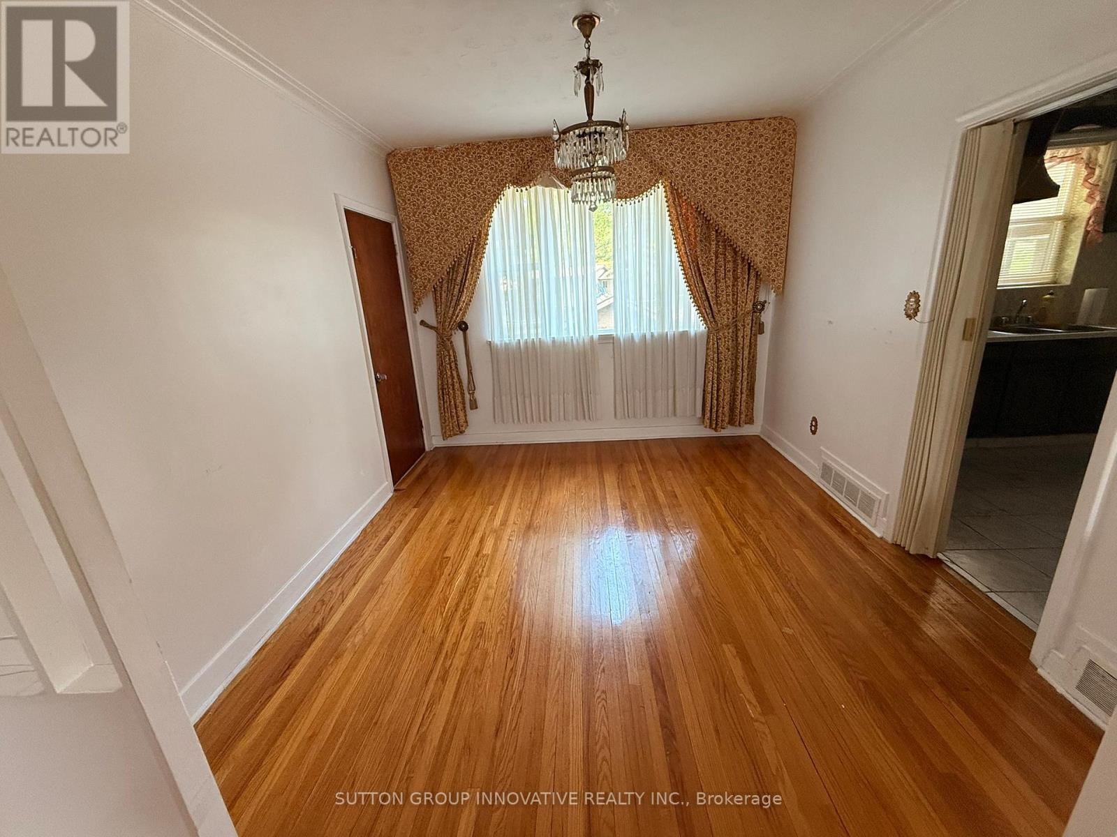 40 Kingswood Road, Oakville, Ontario  L6K 2E3 - Photo 3 - W13228340