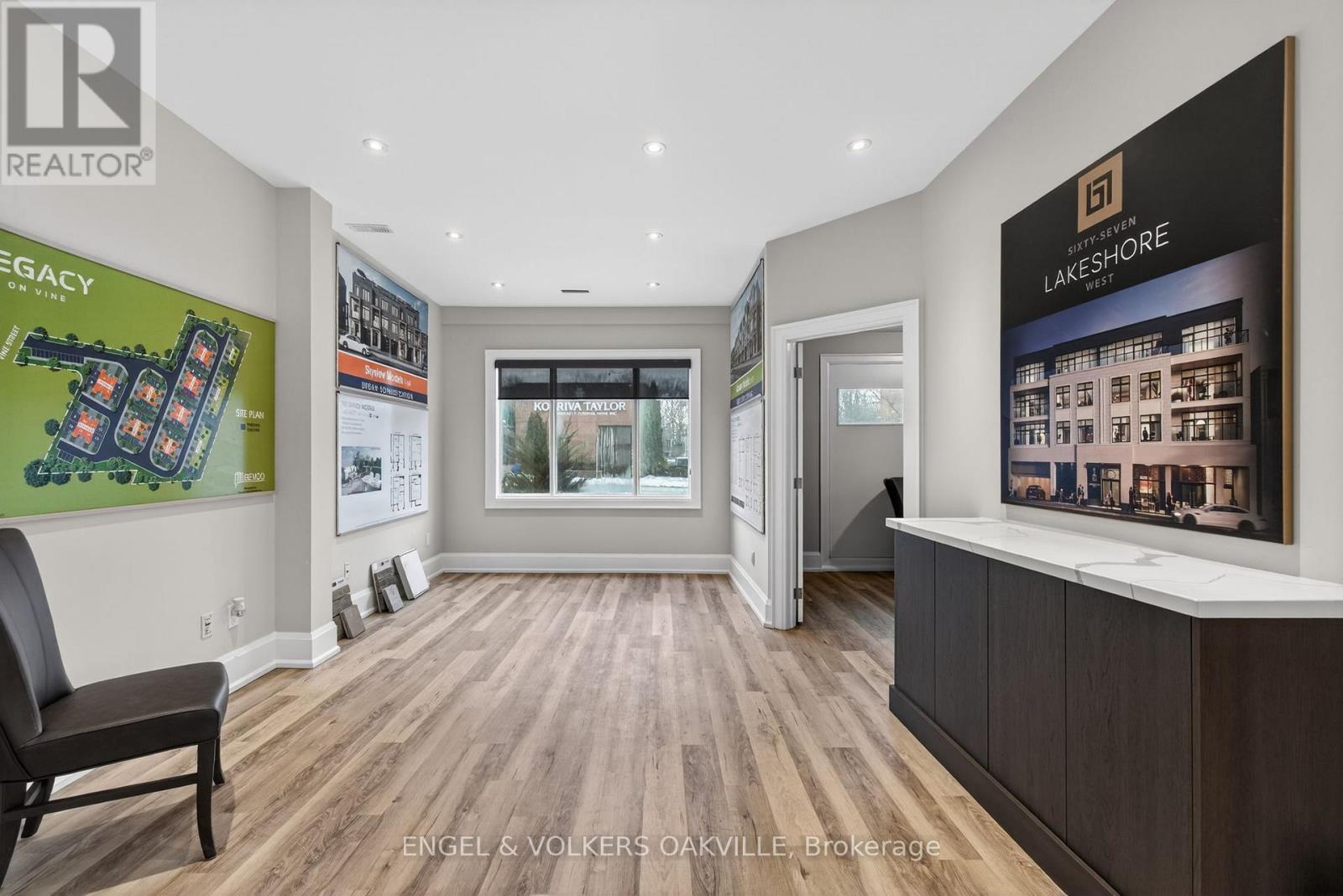 67 Lakeshore Road W, Oakville, Ontario  L6K 1C9 - Photo 12 - W13228350