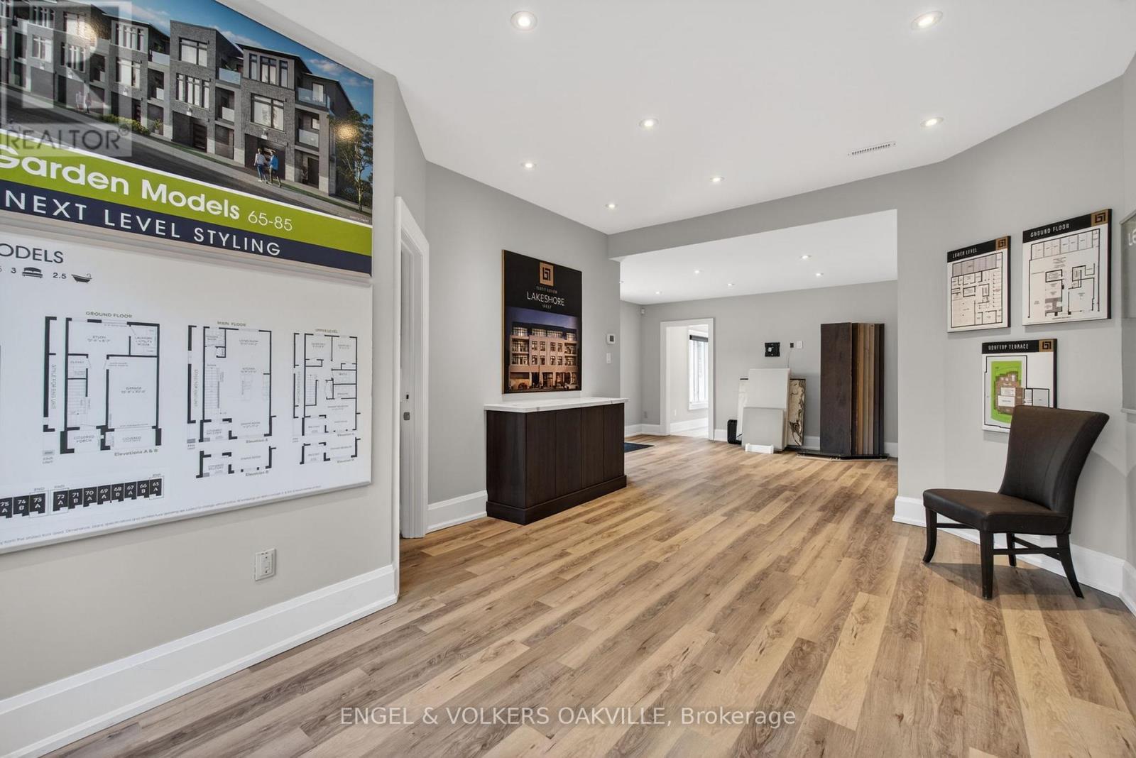 67 Lakeshore Road W, Oakville, Ontario  L6K 1C9 - Photo 14 - W13228350