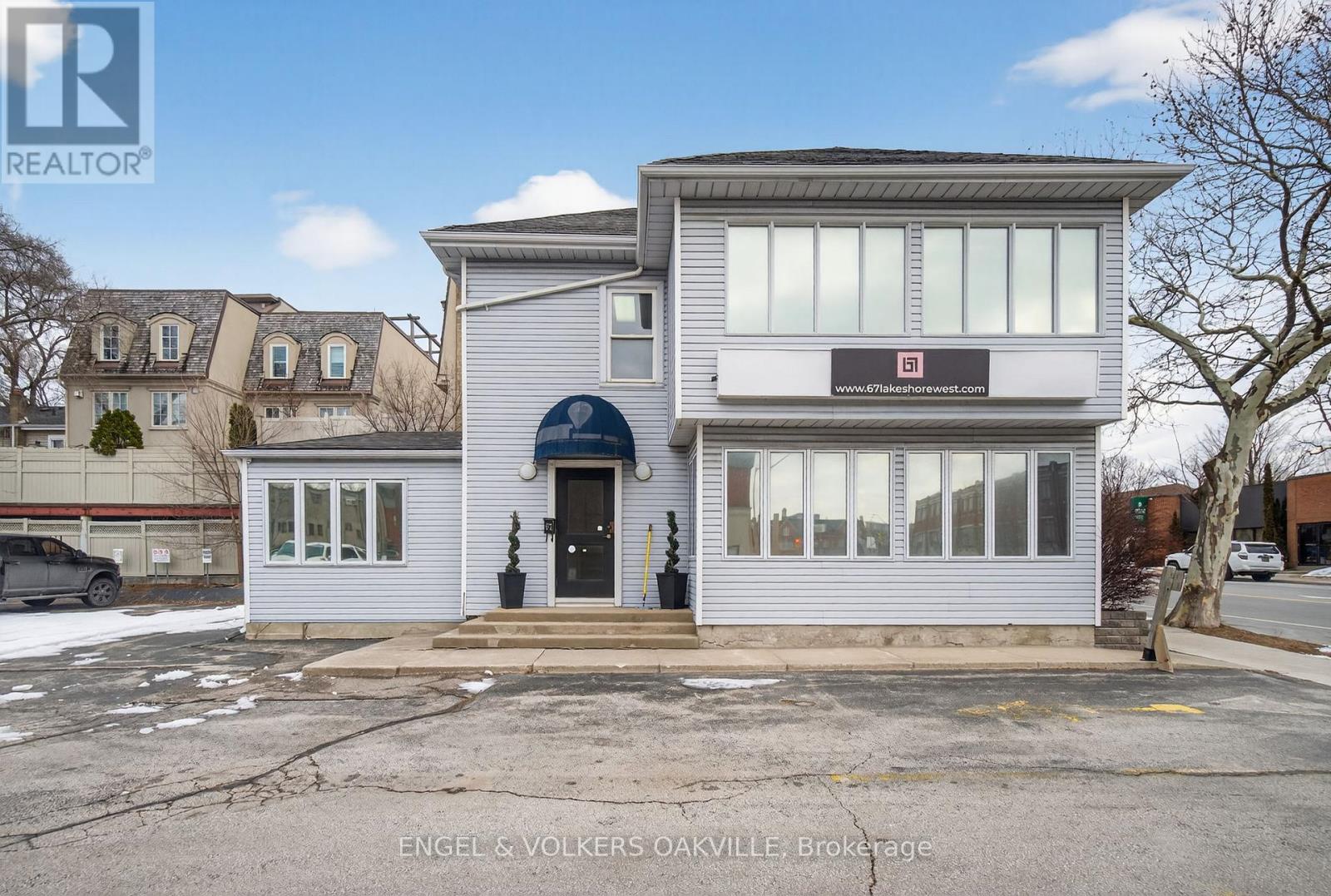 67 Lakeshore Road W, Oakville, Ontario  L6K 1C9 - Photo 2 - W13228350