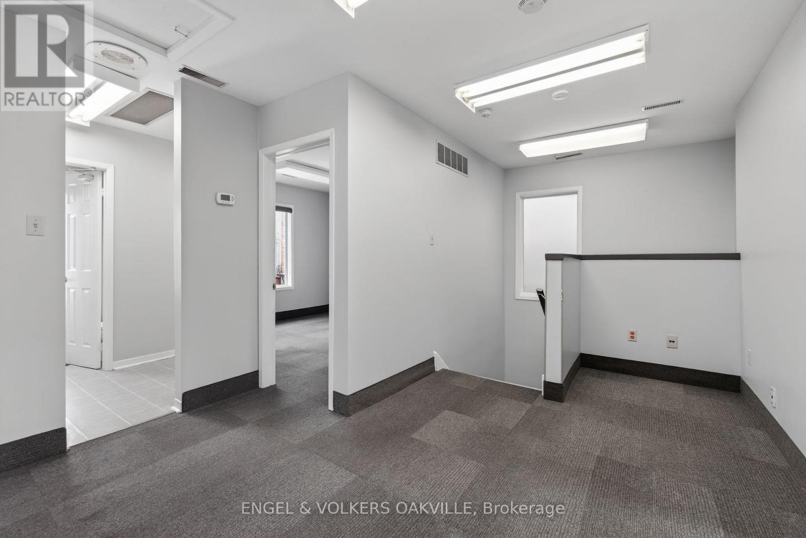 67 Lakeshore Road W, Oakville, Ontario  L6K 1C9 - Photo 26 - W13228350