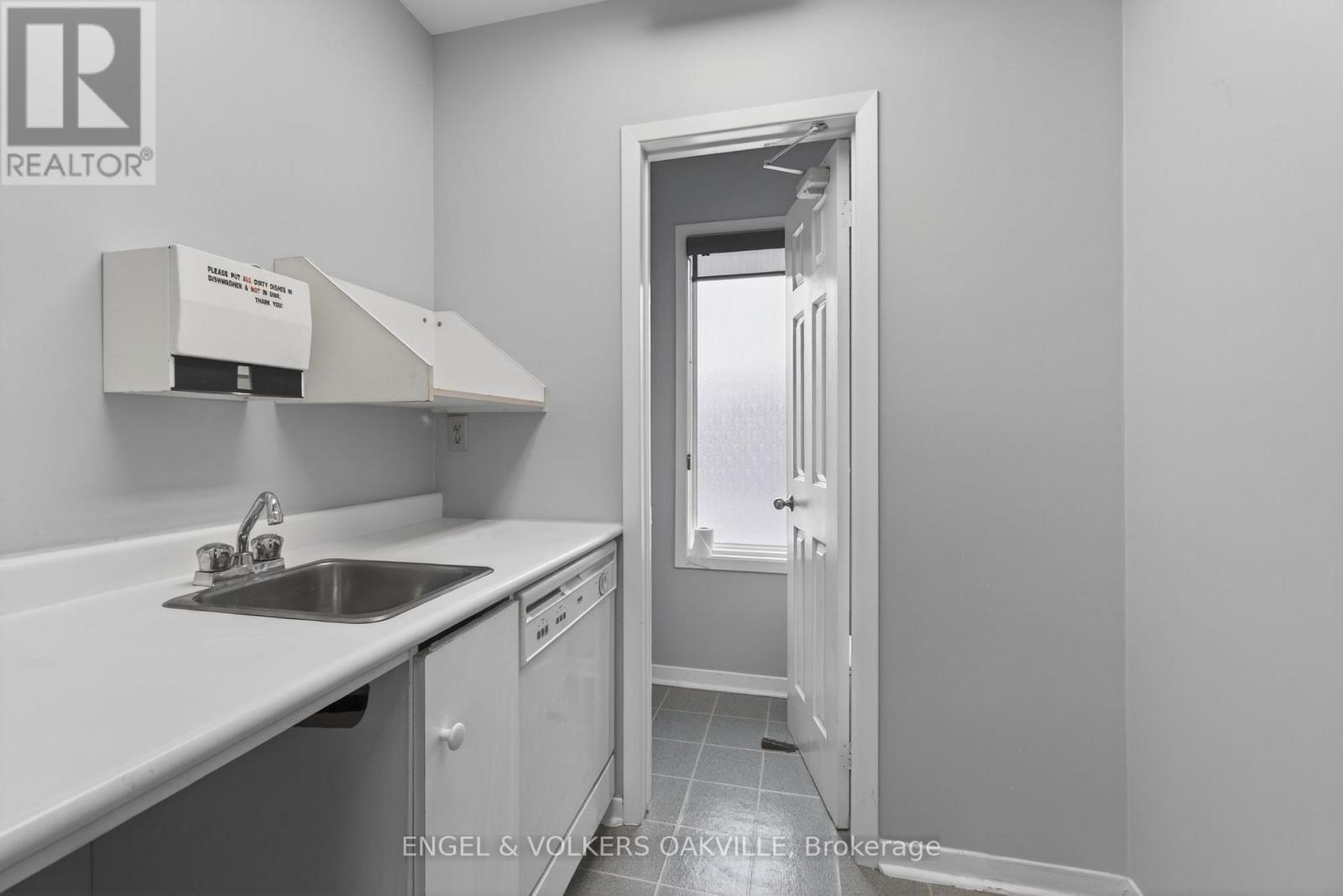 67 Lakeshore Road W, Oakville, Ontario  L6K 1C9 - Photo 39 - W13228350