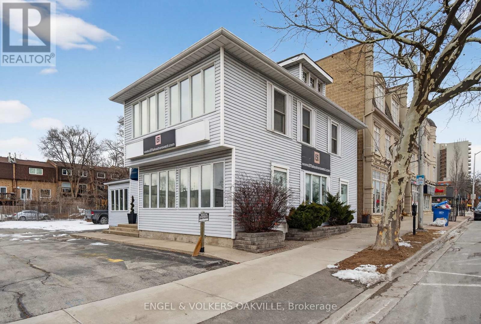 67 Lakeshore Road W, Oakville, Ontario  L6K 1C9 - Photo 4 - W13228350