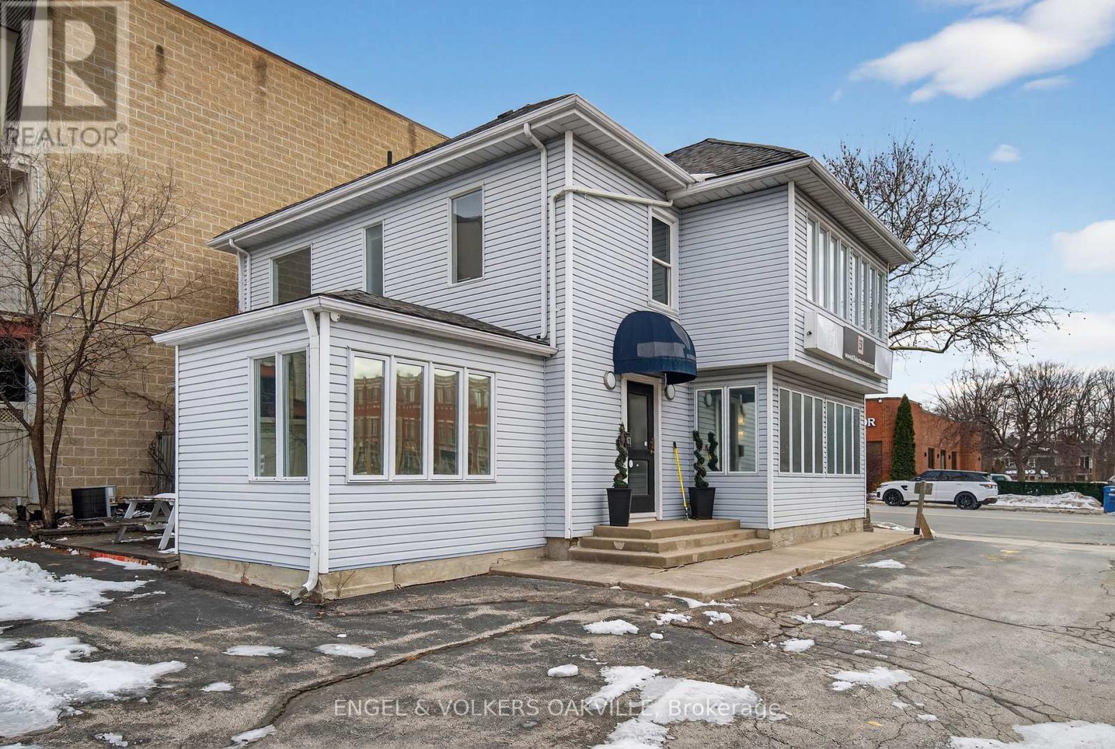 67 Lakeshore Road W, Oakville, Ontario  L6K 1C9 - Photo 5 - W13228350