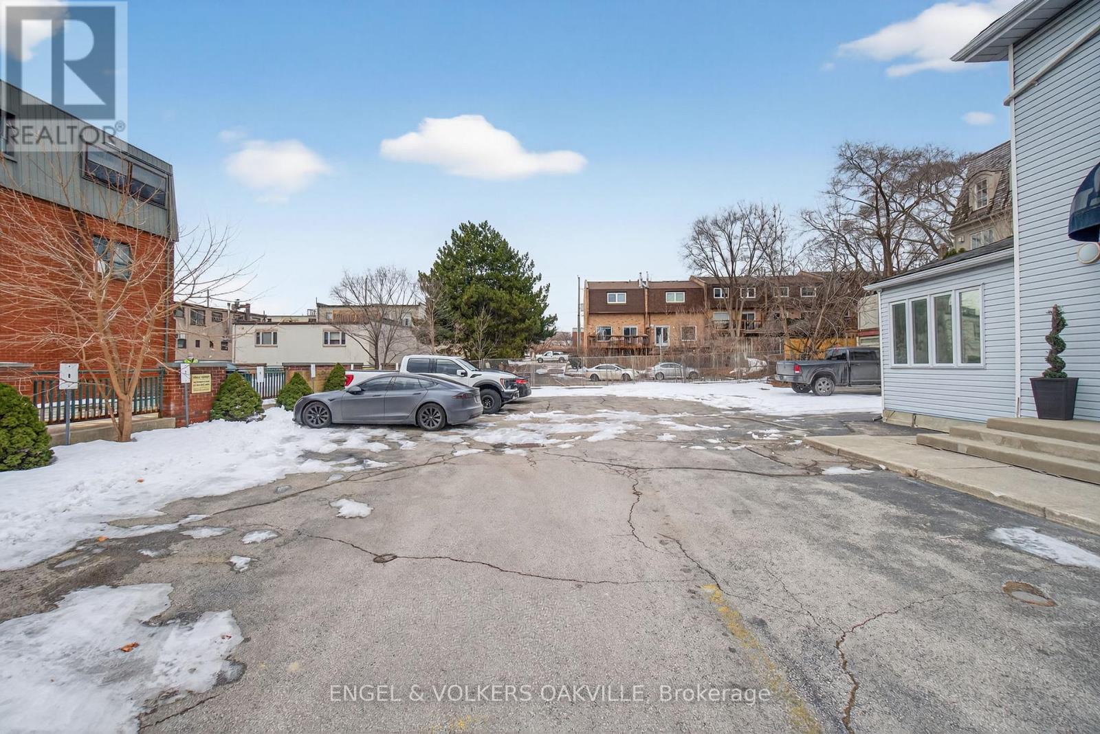 67 Lakeshore Road W, Oakville, Ontario  L6K 1C9 - Photo 7 - W13228350