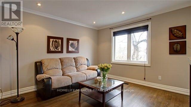 Upper - 1058 Alexandra Avenue W, Mississauga, Ontario  L5E 1Z8 - Photo 2 - W13228358
