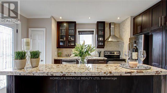 Upper - 1058 Alexandra Avenue W, Mississauga, Ontario  L5E 1Z8 - Photo 3 - W13228358