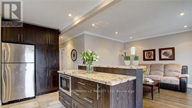 Upper - 1058 Alexandra Avenue W, Mississauga, Ontario  L5E 1Z8 - Photo 5 - W13228358