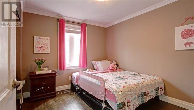 Upper - 1058 Alexandra Avenue W, Mississauga, Ontario  L5E 1Z8 - Photo 7 - W13228358