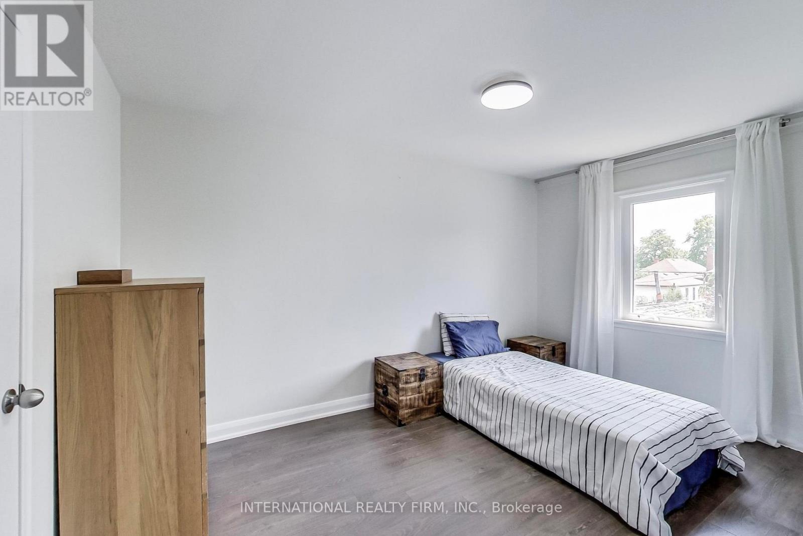 1097 Glengrove Avenue, Toronto, Ontario  M6B 2K3 - Photo 16 - W13228400