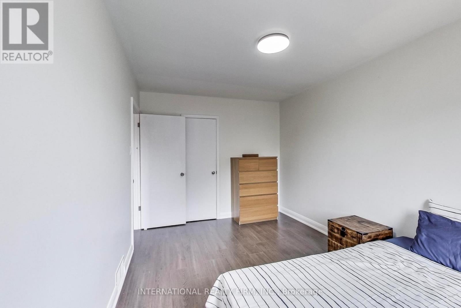 1097 Glengrove Avenue, Toronto, Ontario  M6B 2K3 - Photo 17 - W13228400