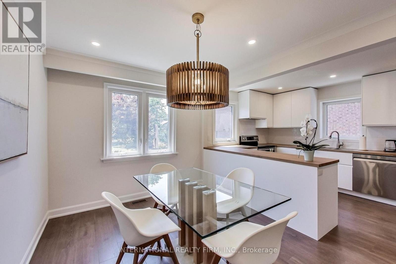 1097 Glengrove Avenue, Toronto, Ontario  M6B 2K3 - Photo 8 - W13228400