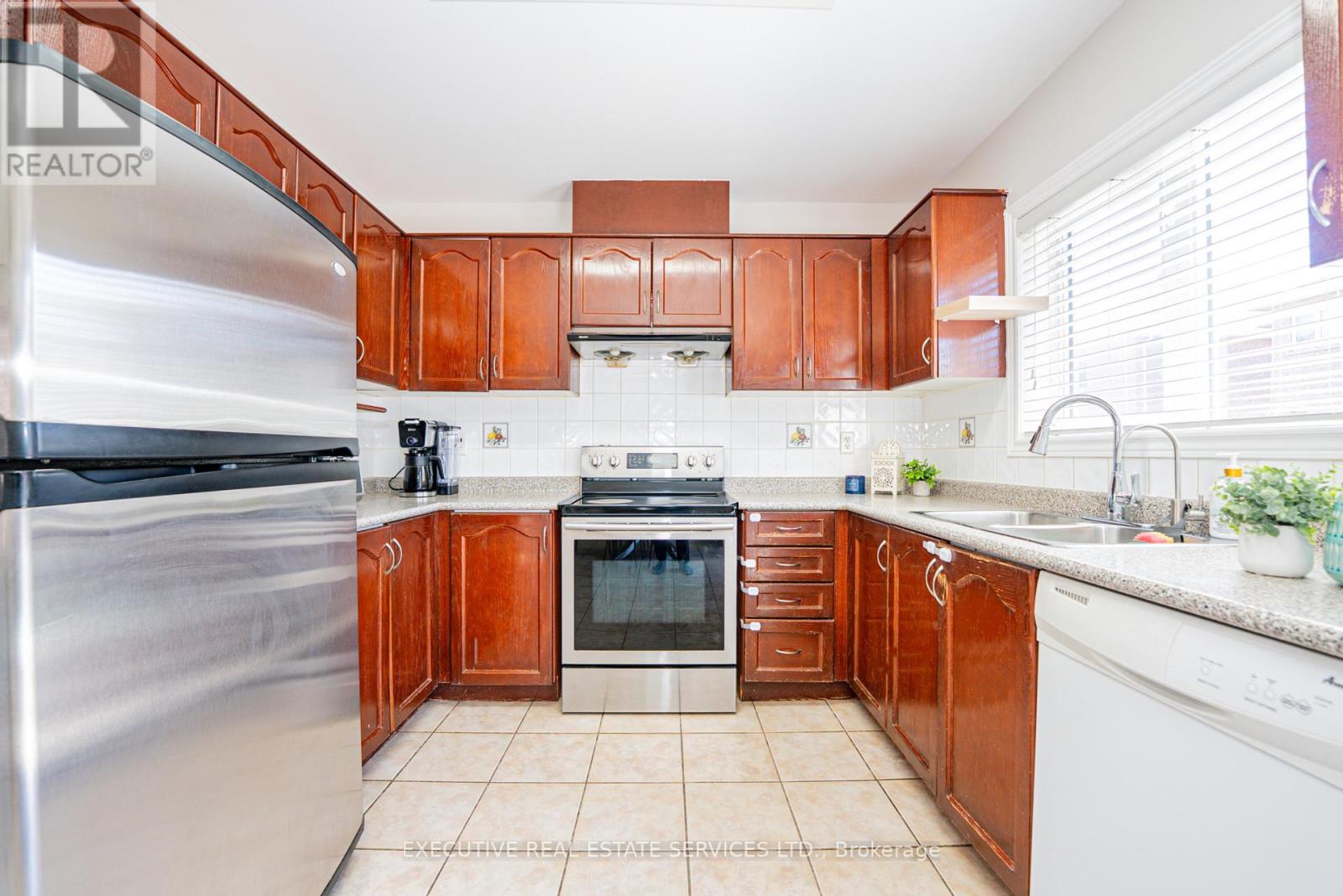 84 Dewridge Court, Brampton, Ontario  L6R 3C1 - Photo 14 - W13228500