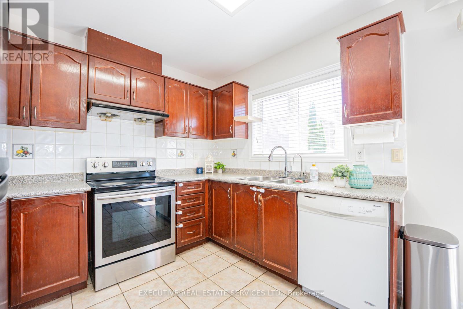 84 Dewridge Court, Brampton, Ontario  L6R 3C1 - Photo 15 - W13228500