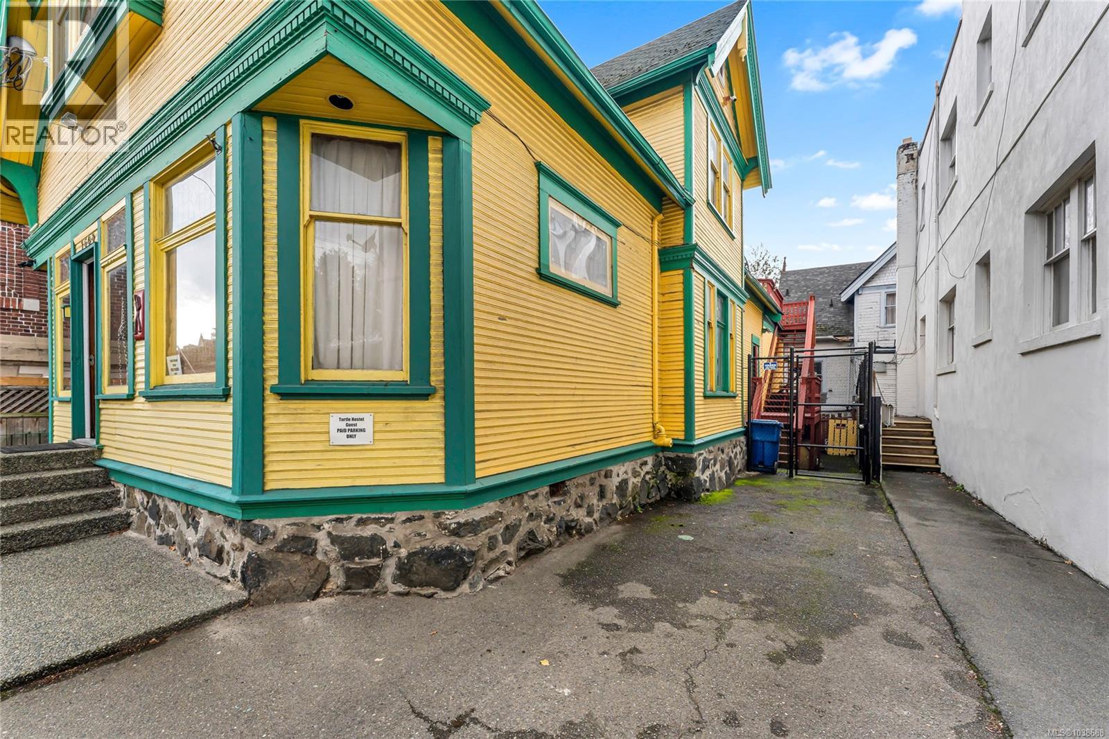 1608 Quadra St, Victoria, British Columbia  V8W 2L4 - Photo 2 - 1038688