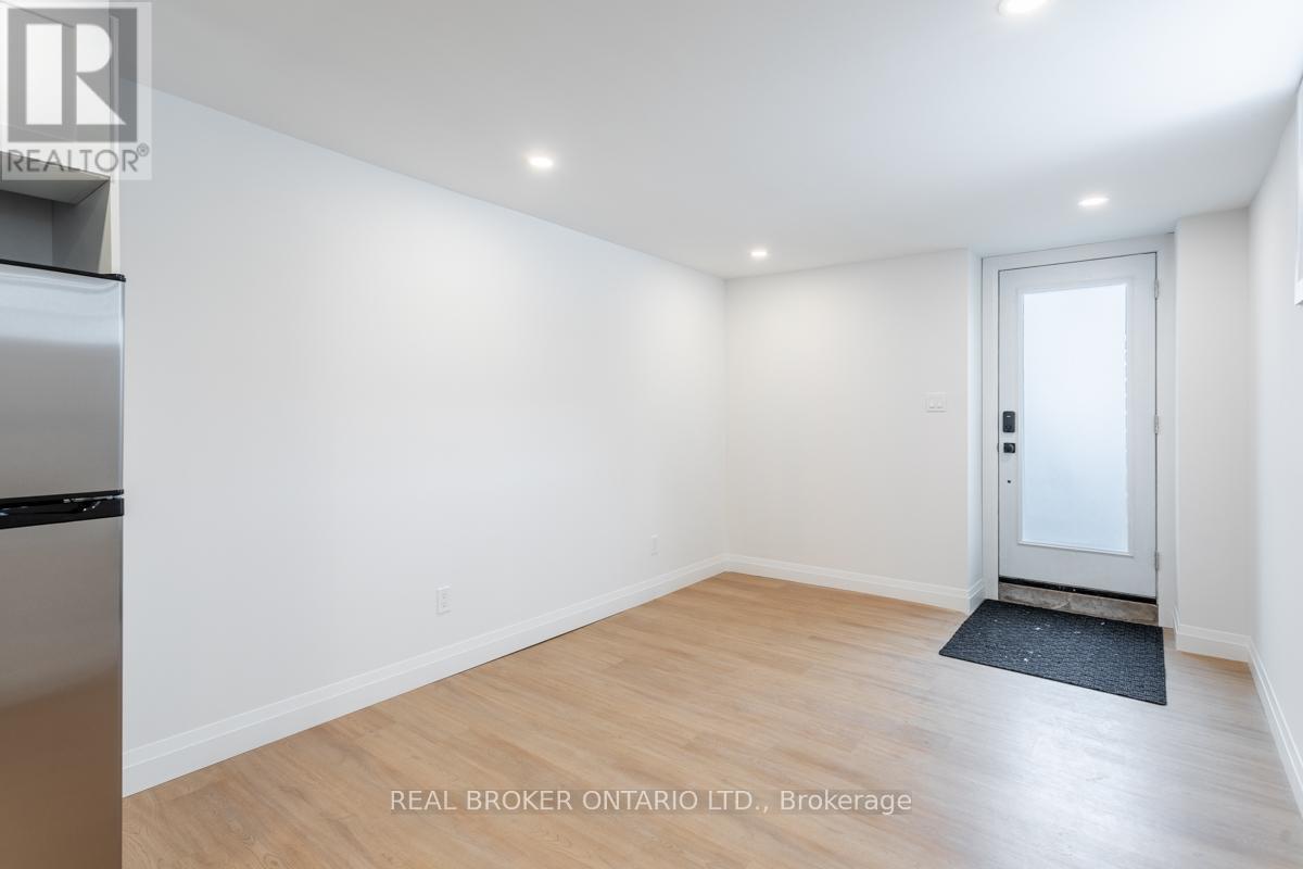 4 - 113 Catharine Street N, Hamilton, Ontario  L8R 1J5 - Photo 3 - X12935250