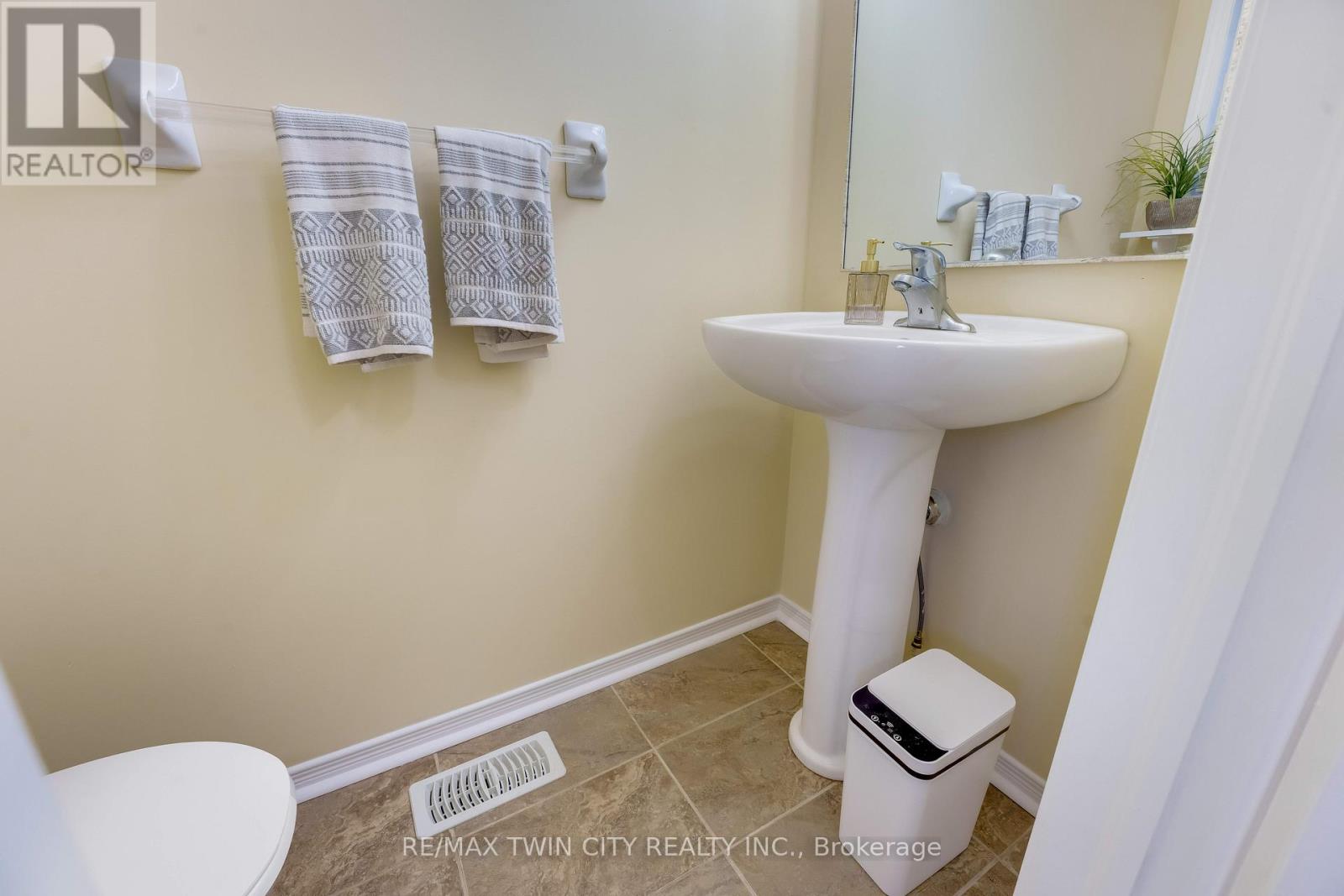 538 Beaumont Crescent, Kitchener, Ontario  N2A 0A9 - Photo 14 - X13228136