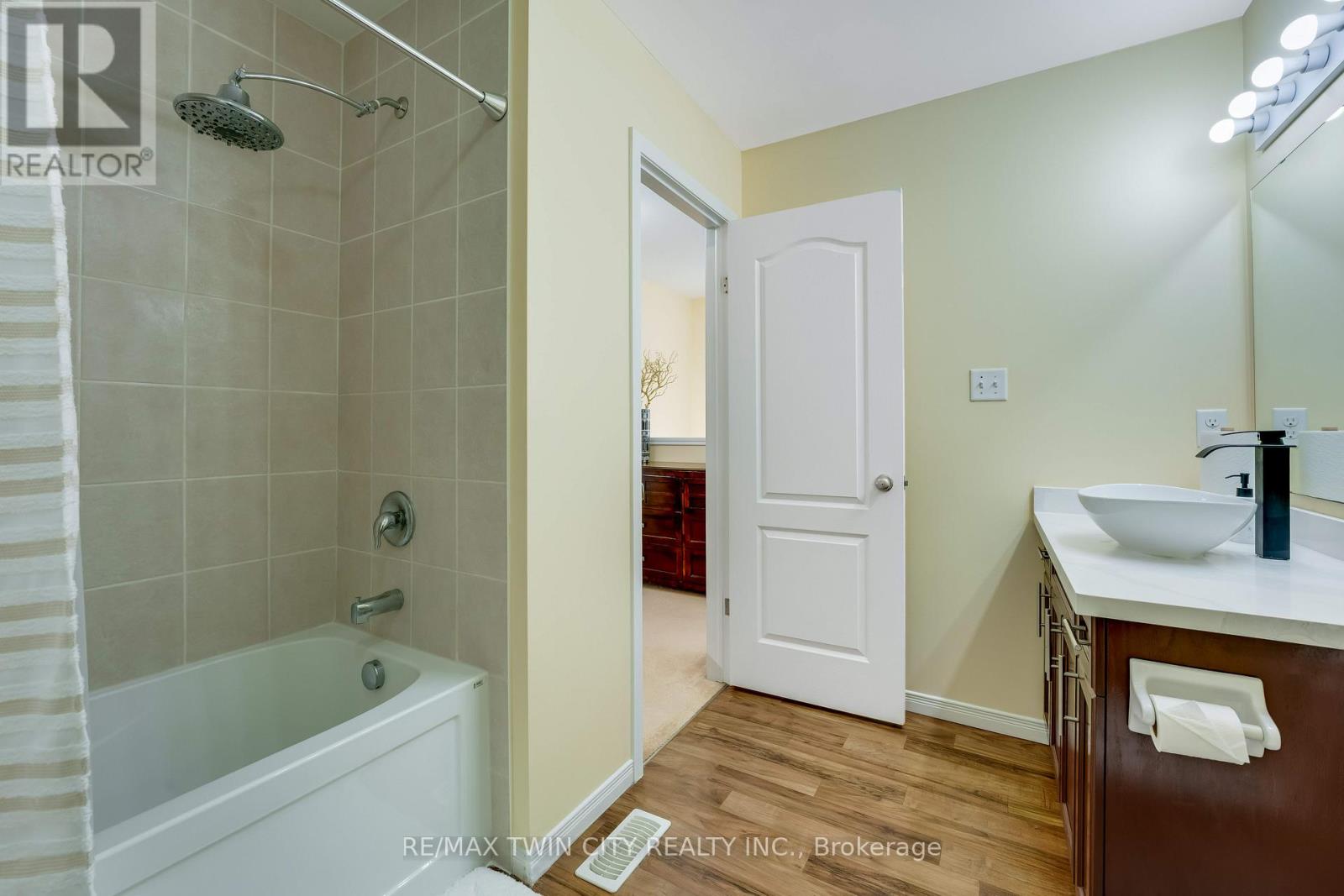 538 Beaumont Crescent, Kitchener, Ontario  N2A 0A9 - Photo 28 - X13228136