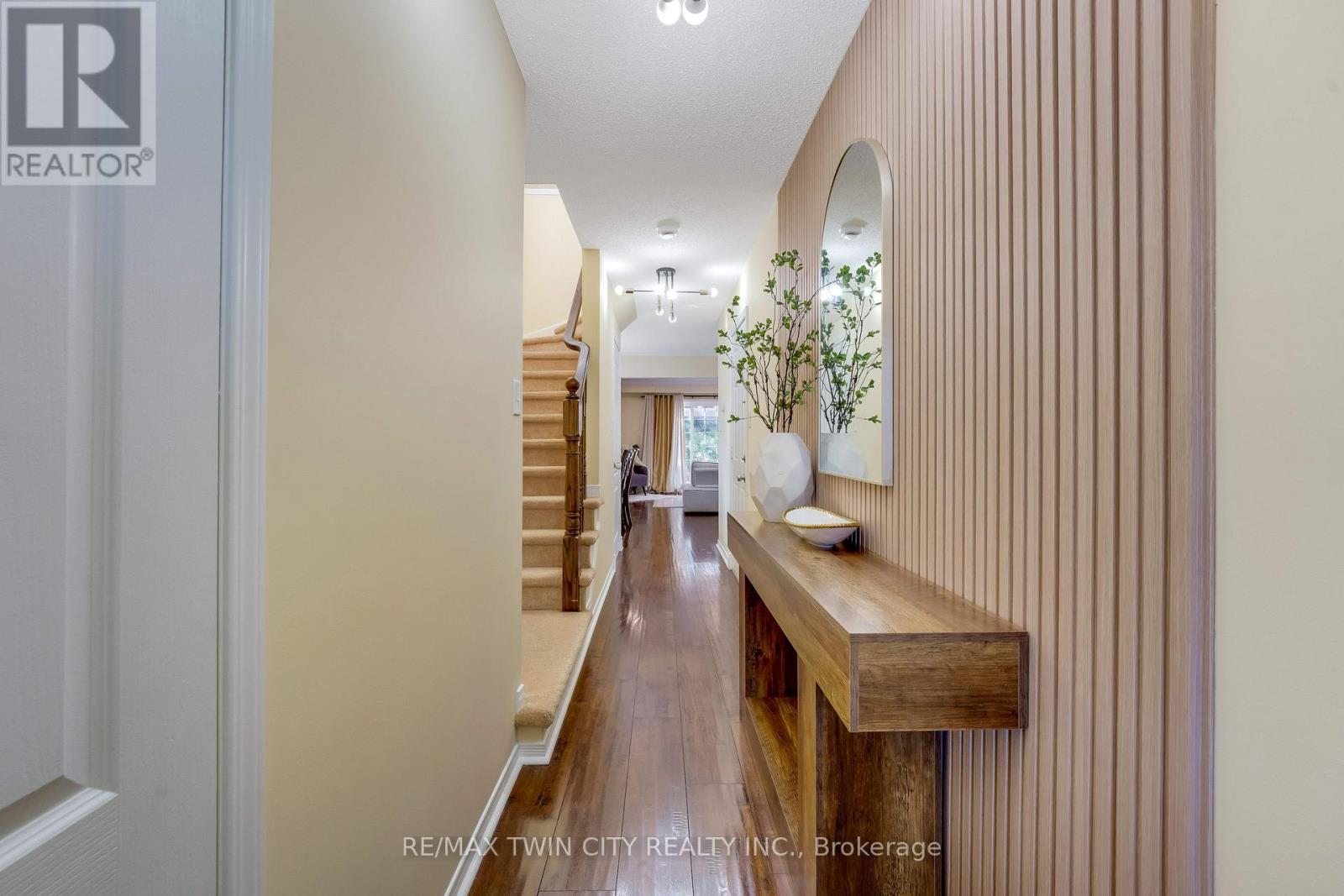 538 Beaumont Crescent, Kitchener, Ontario  N2A 0A9 - Photo 3 - X13228136