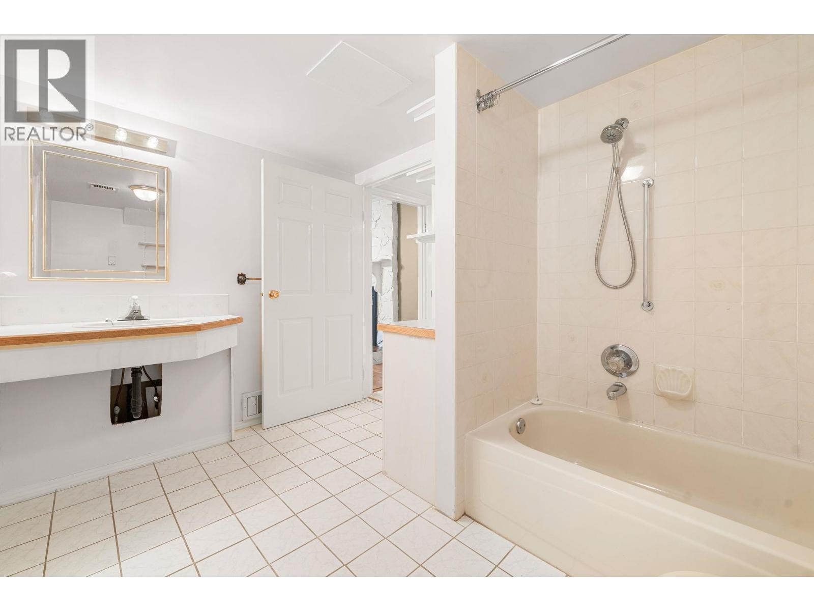 1048 Lombardy Drive, Port Coquitlam, British Columbia  V3B 5P5 - Photo 11 - R3130829
