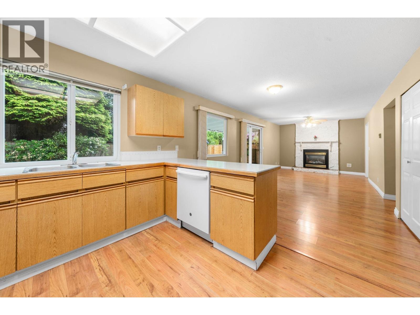 1048 Lombardy Drive, Port Coquitlam, British Columbia  V3B 5P5 - Photo 28 - R3130829