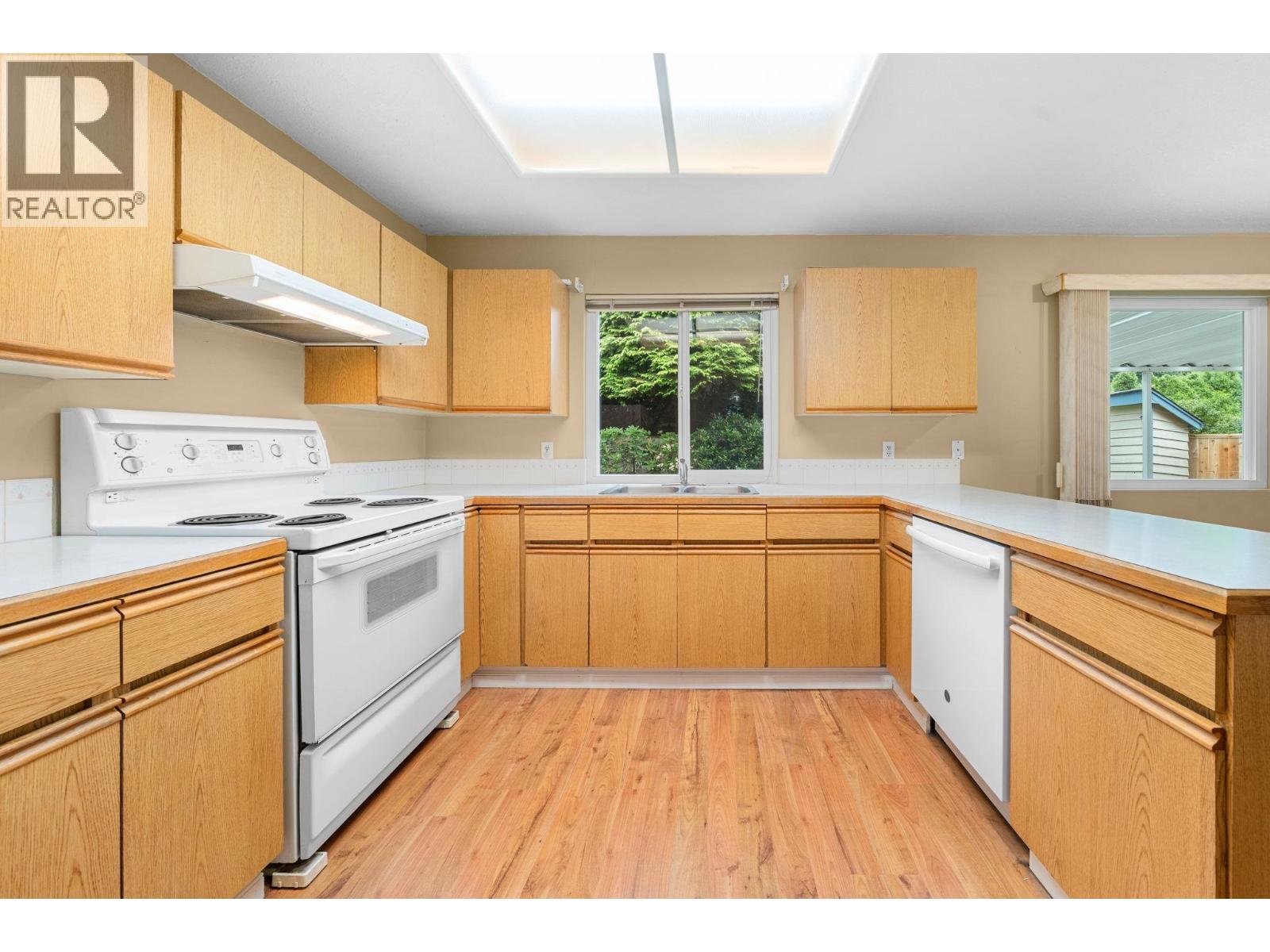 1048 Lombardy Drive, Port Coquitlam, British Columbia  V3B 5P5 - Photo 29 - R3130829