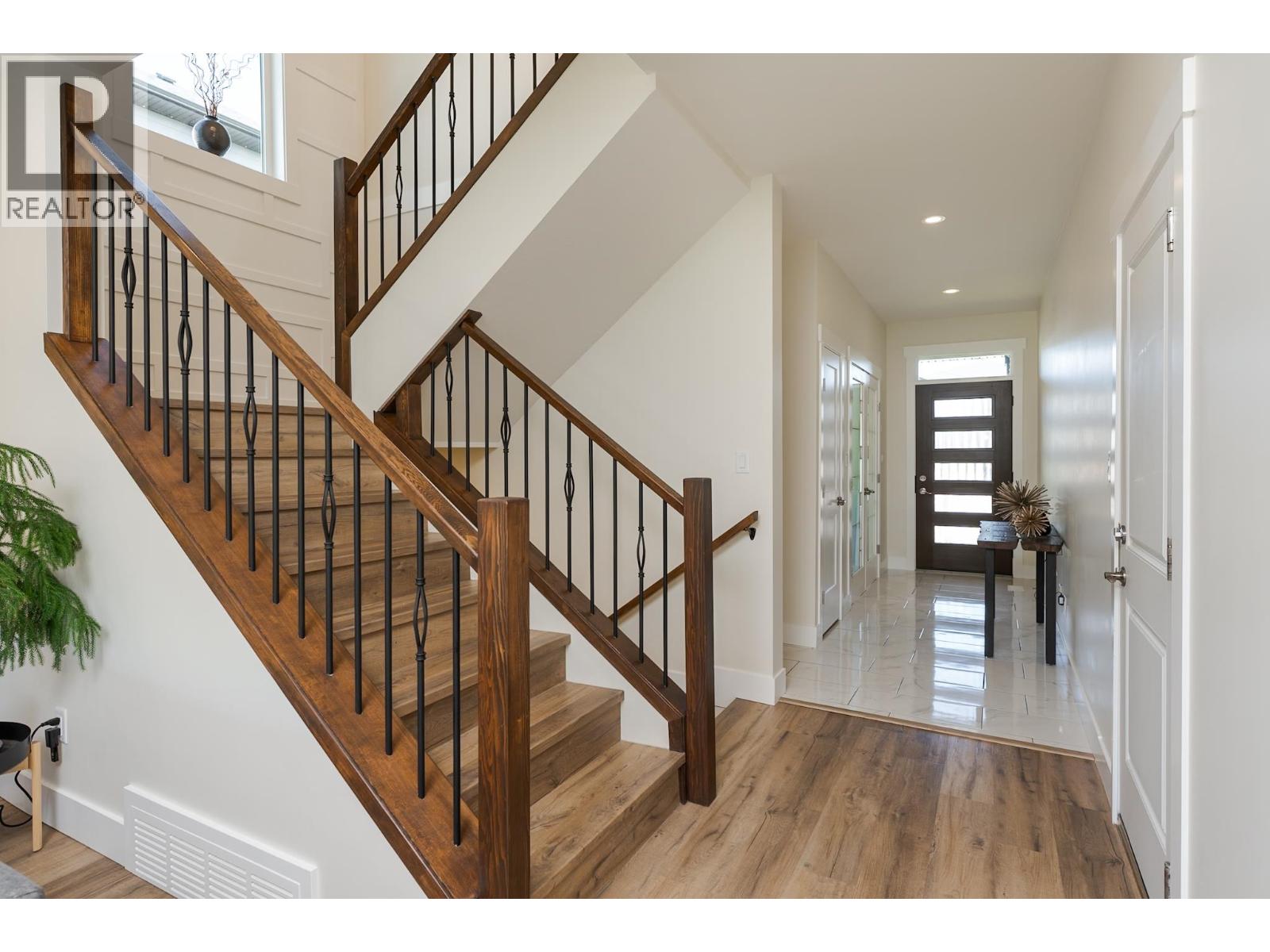 3367 Munro Way, Prince George, British Columbia  V2N 0K1 - Photo 2 - R3130898