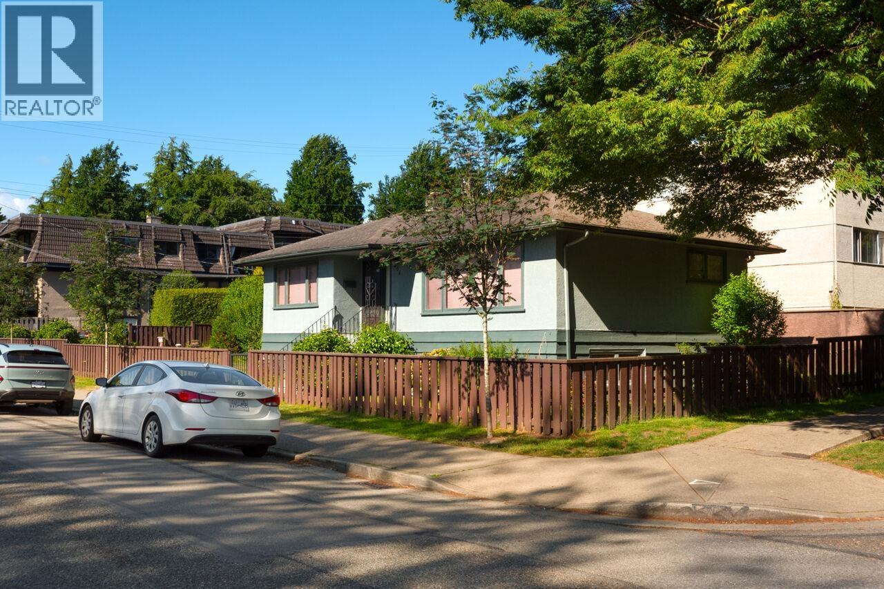 106 N Templeton Drive, Vancouver, British Columbia  V5L 3E2 - Photo 5 - R3130697