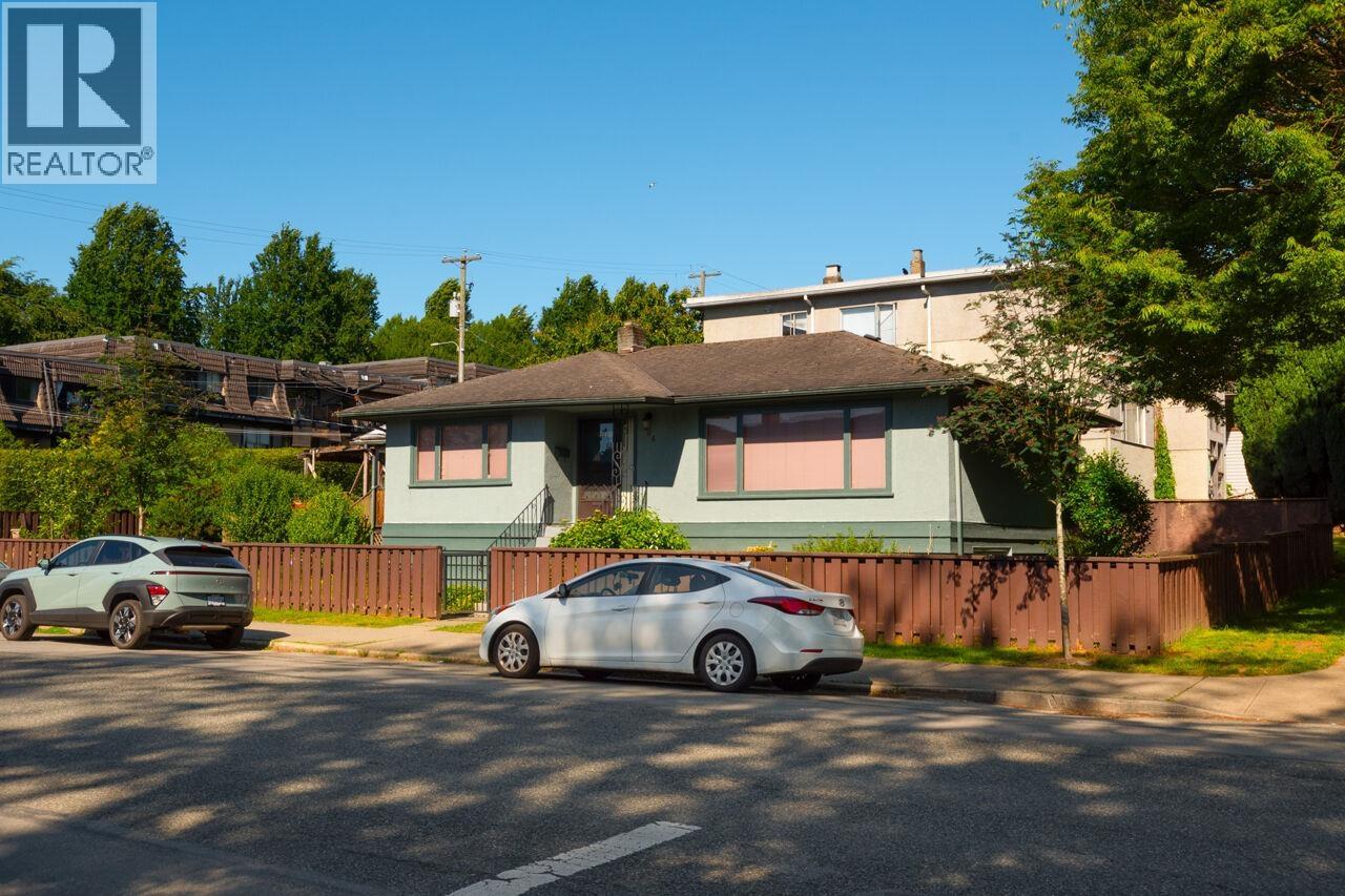 106 N Templeton Drive, Vancouver, British Columbia  V5L 3E2 - Photo 9 - R3130697