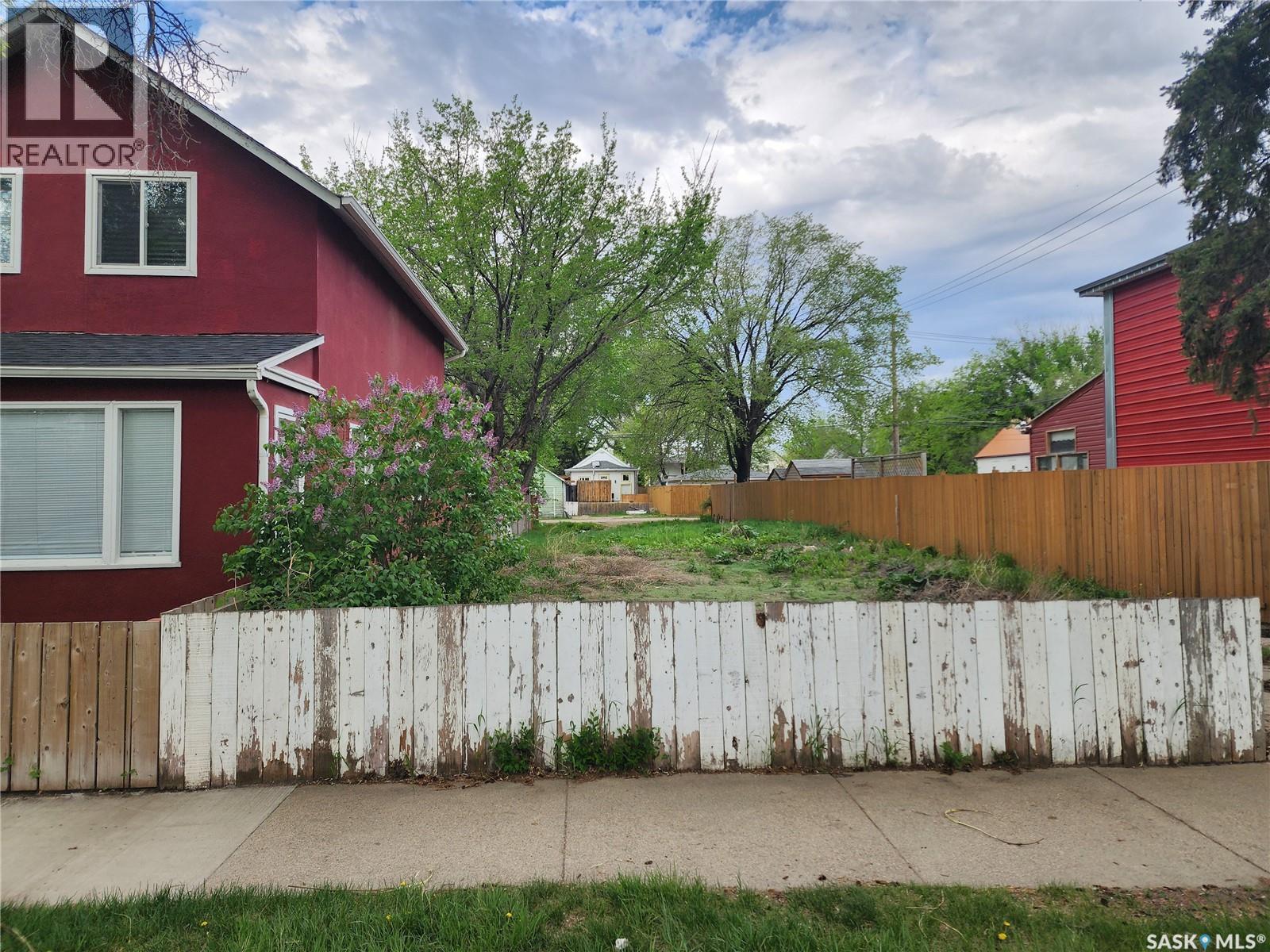 403 H Avenue S, Saskatoon, Saskatchewan  S7M 1W6 - Photo 2 - SK037926