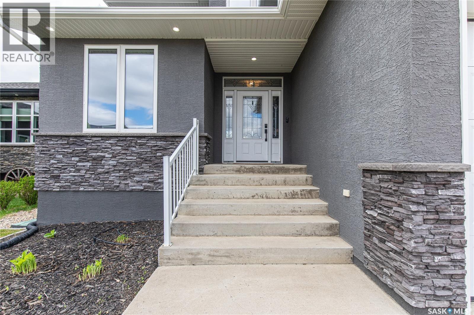 1109 Meier Drive, Moose Jaw, Saskatchewan  S6J 0B2 - Photo 2 - SK037923