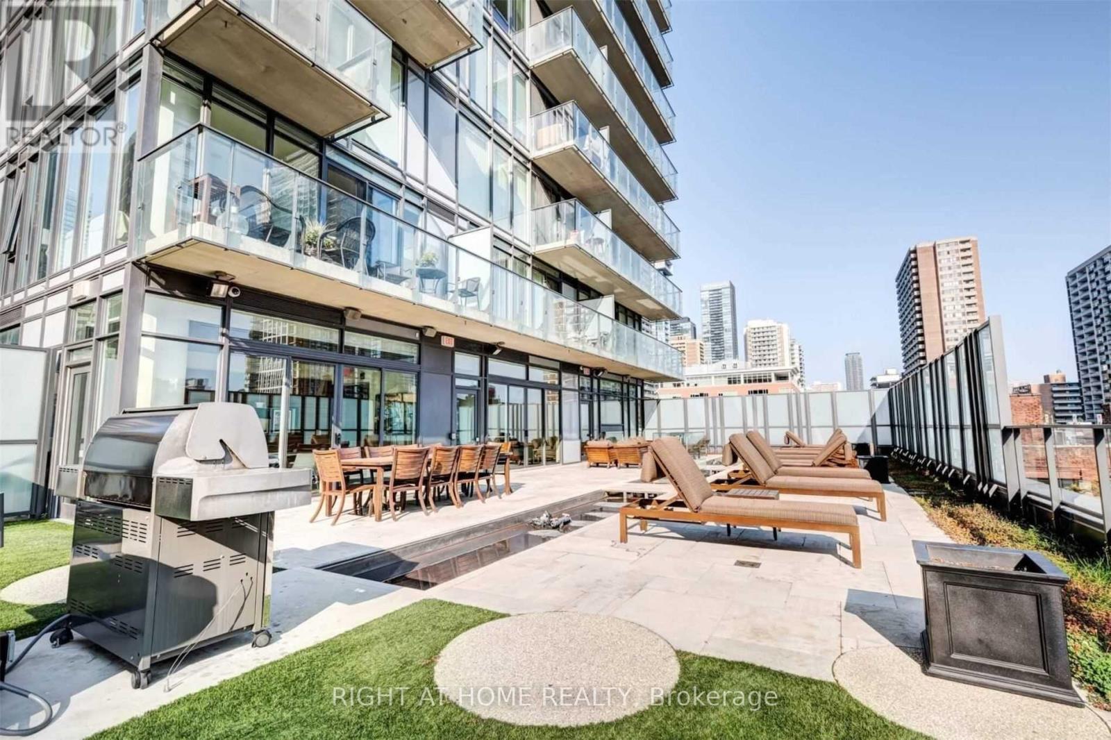 1802 - 75 St Nicholas Street, Toronto, Ontario  M4Y 0A5 - Photo 2 - C13228648