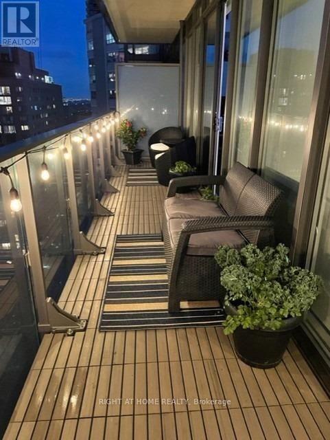 1802 - 75 St Nicholas Street, Toronto, Ontario  M4Y 0A5 - Photo 9 - C13228648