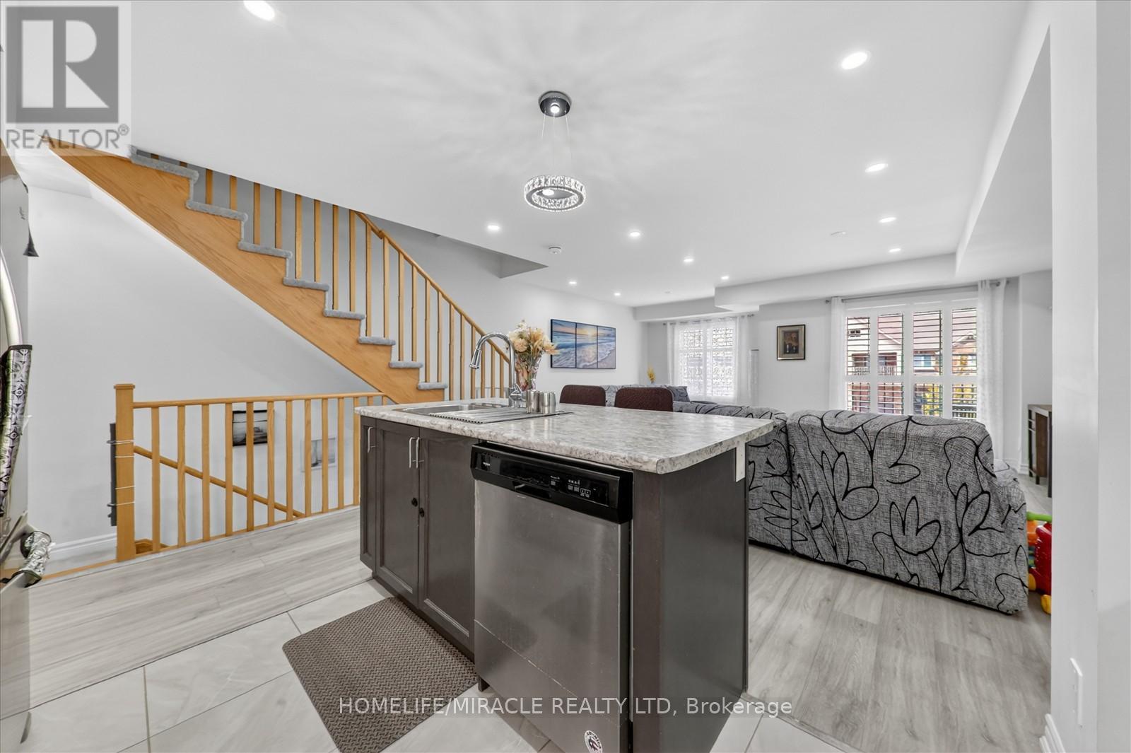 73 Sutcliffe Drive, Whitby, Ontario  L1R 0R4 - Photo 16 - E13228560