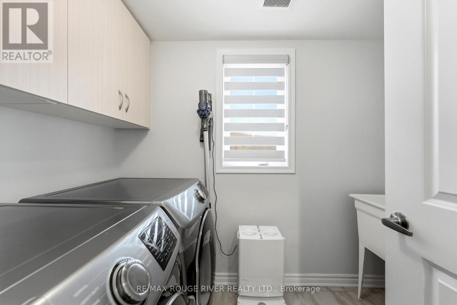2402 Fall Harvest Crescent, Pickering, Ontario  L1X 0G2 - Photo 24 - E13228594